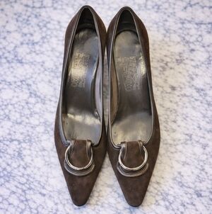 Salvatore Ferragamo Rasia Brown Suede Kitten Heels 👠